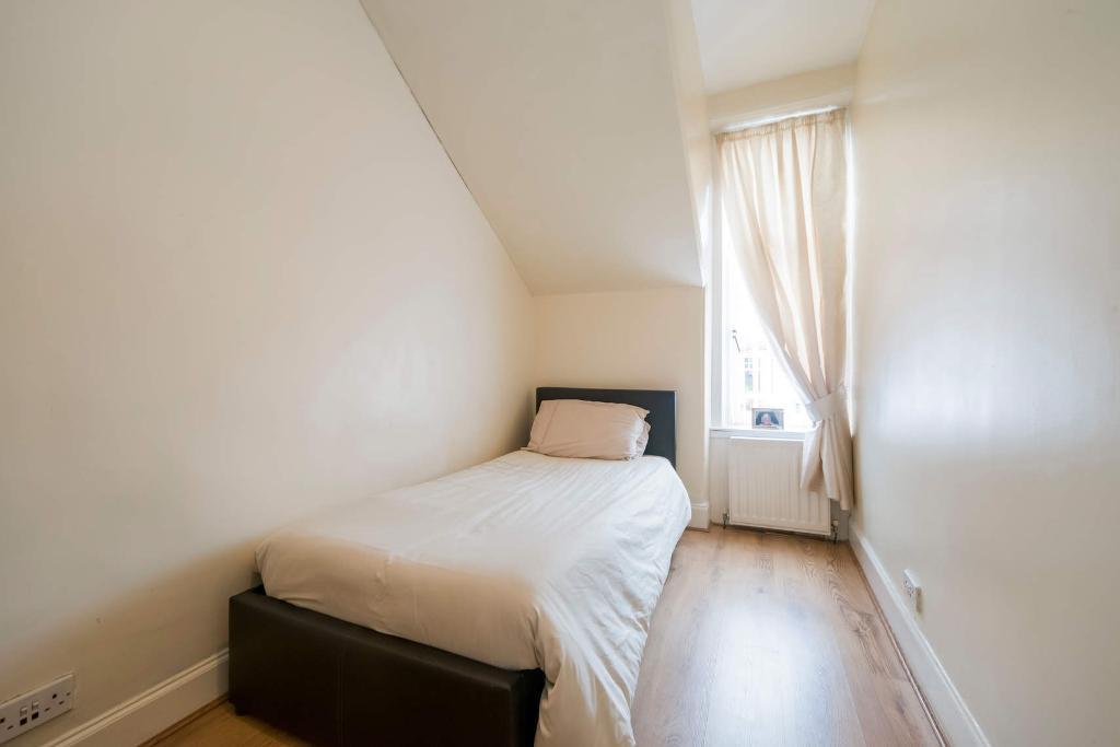 3 Bedroom SemiDetached For Sale in Jedburgh Avenue, Rutherglen