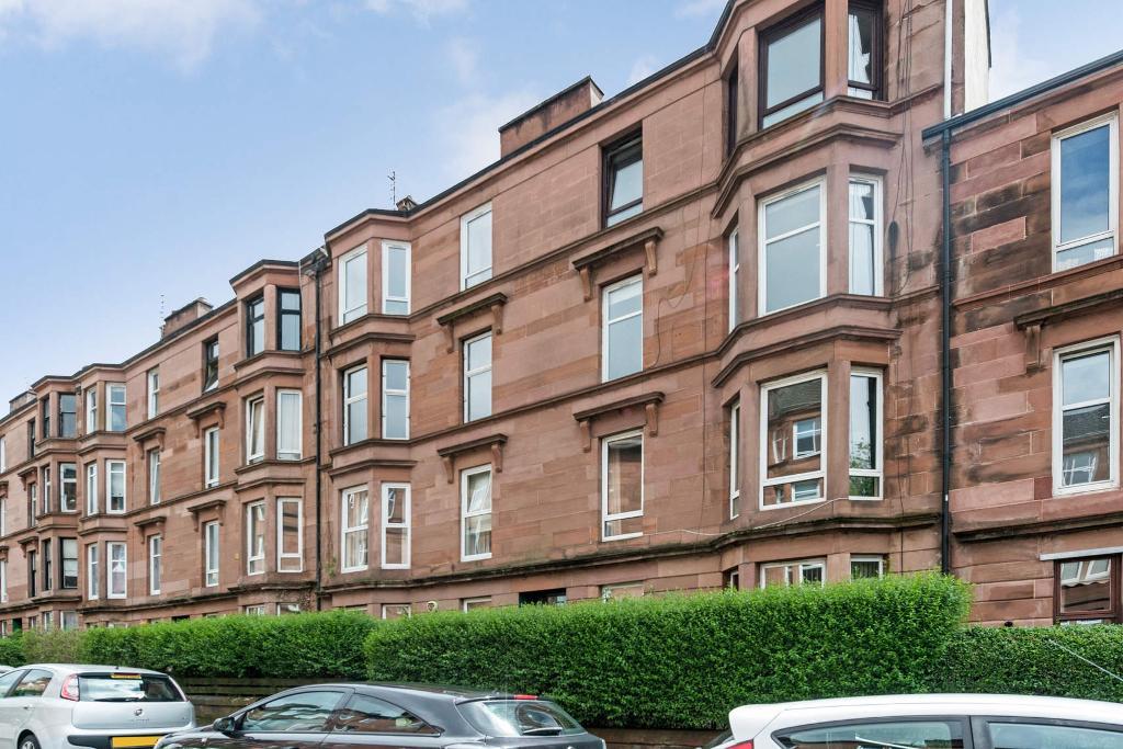 2 Bedroom Flat For Sale in Craigpark Drive, Dennistoun, Glasgow, G31 2NP