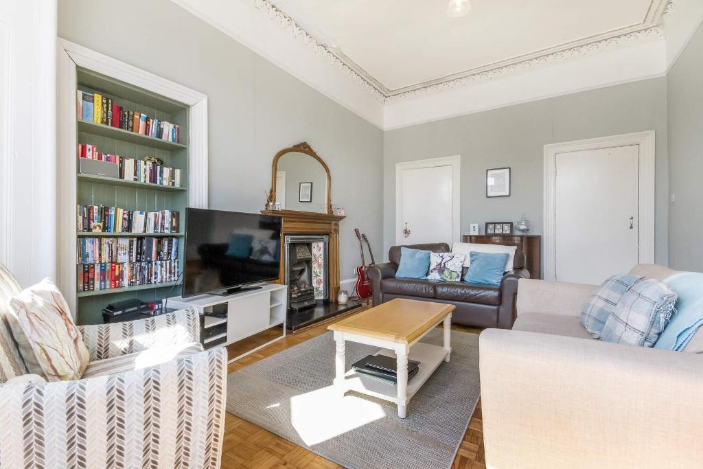 2 Bedroom Flat For Sale in Onslow Drive, Dennistoun, Glasgow, G31 2QA