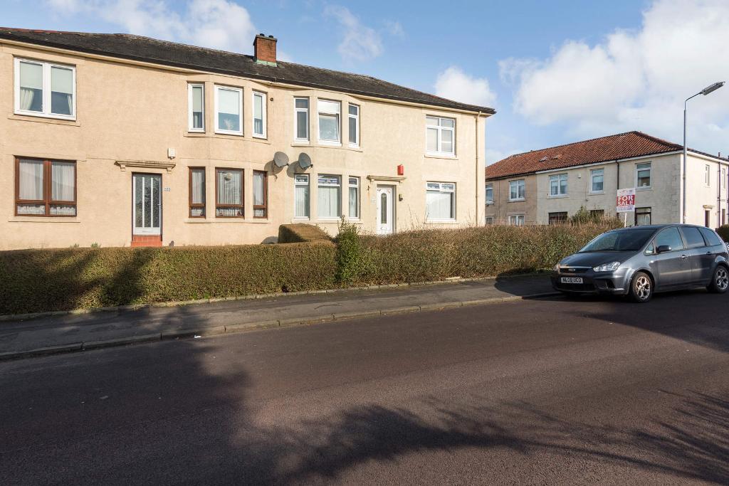 2 Bedroom Lower cottage flat For Sale in Morningside street, Carntyne