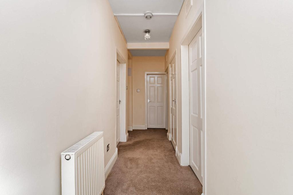 2 Bedroom Lower cottage flat For Sale in Morningside street, Carntyne