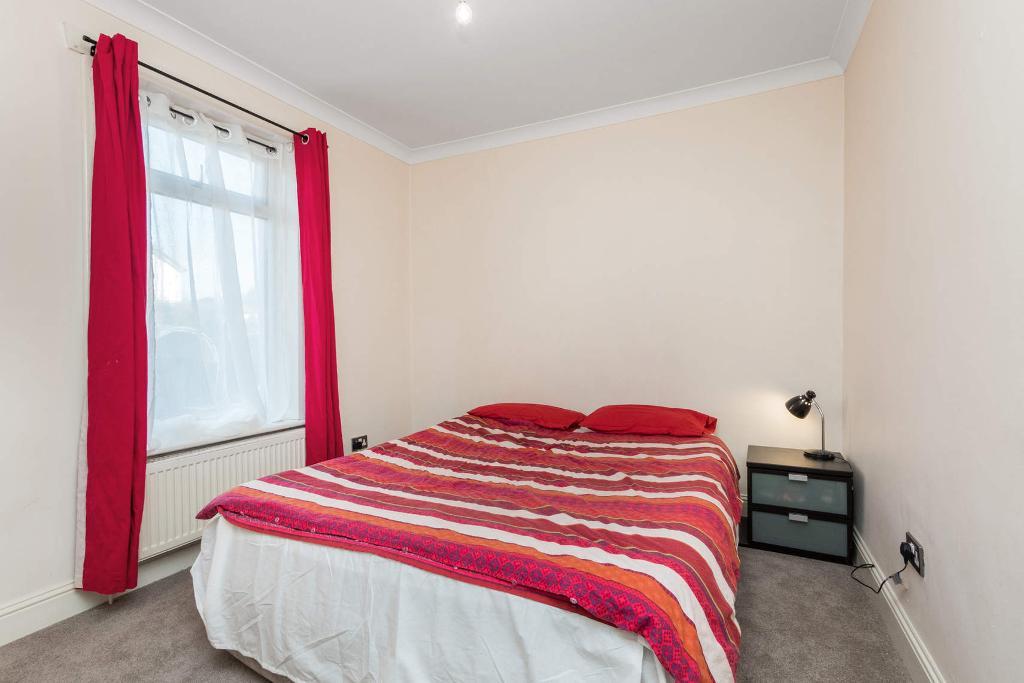 2 Bedroom Lower cottage flat For Sale in Morningside street, Carntyne