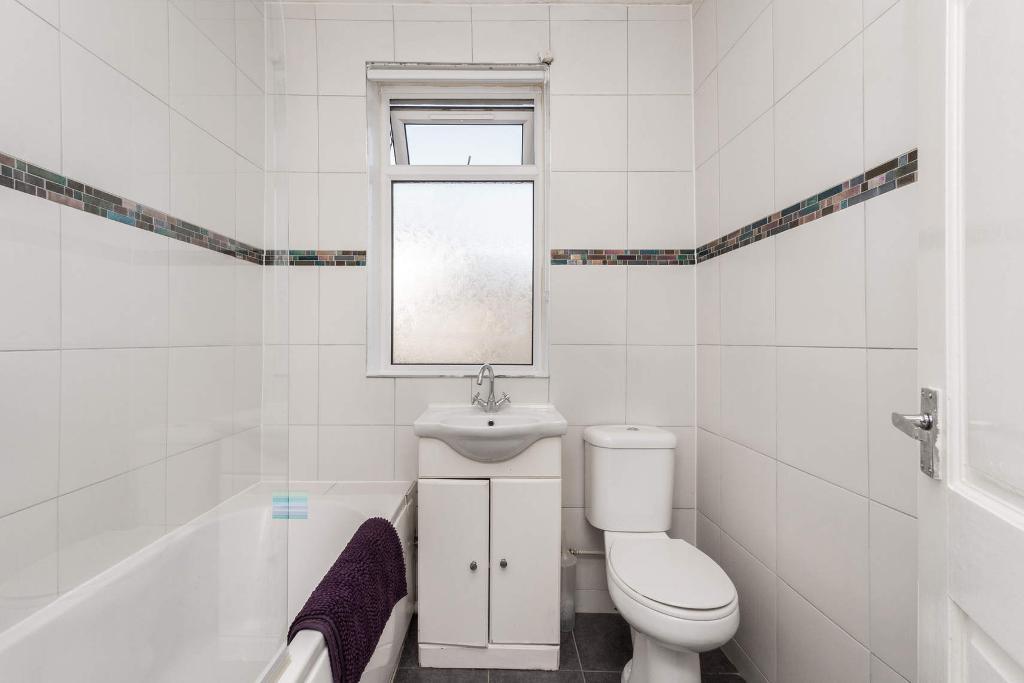 2 Bedroom Lower cottage flat For Sale in Morningside street, Carntyne