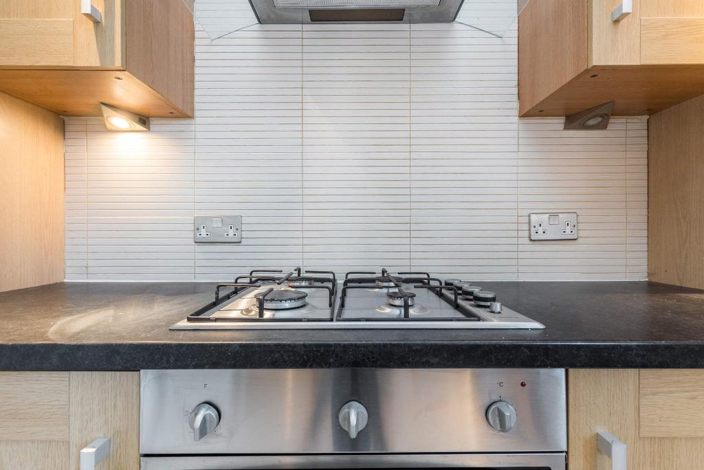 2 Bedroom Lower cottage flat For Sale in Morningside street, Carntyne