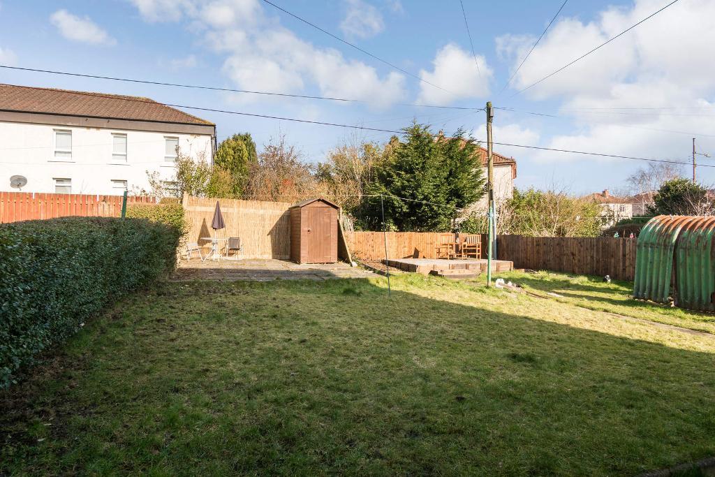 2 Bedroom Lower cottage flat For Sale in Morningside street, Carntyne