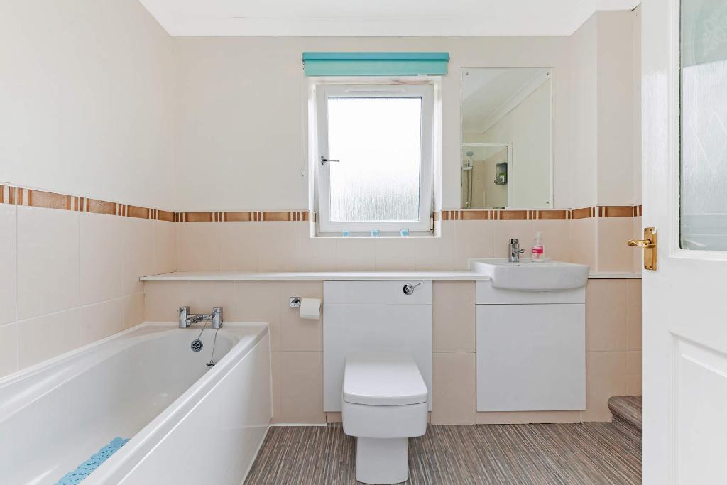 2 Bedroom Mid Terraced For Sale in Calderbank View, Baillieston