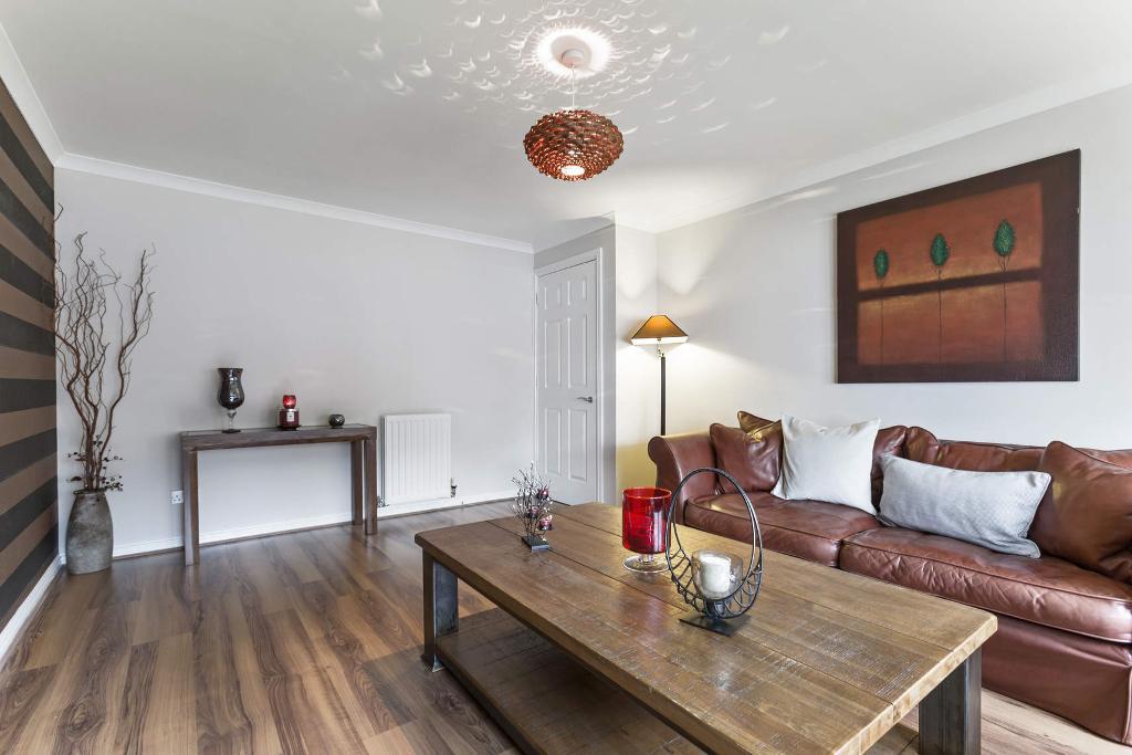 2 Bedroom Flat For Sale in Edward Place, Stepps, Glasgow, South