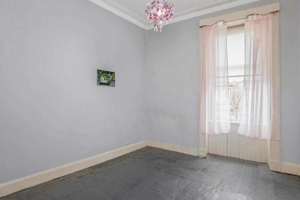 2 Bedroom Flat For Sale in Cumbernauld Road, Dennistoun, Glasgow