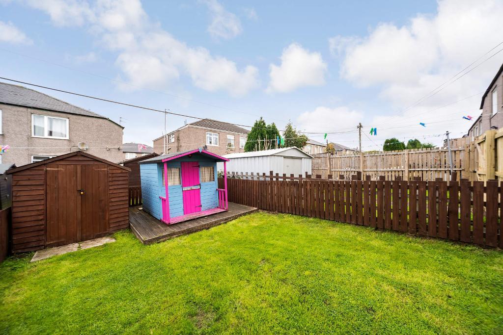 2 Bedroom upper cottage flat For Sale in Kingsheath Avenue, Rutherglen