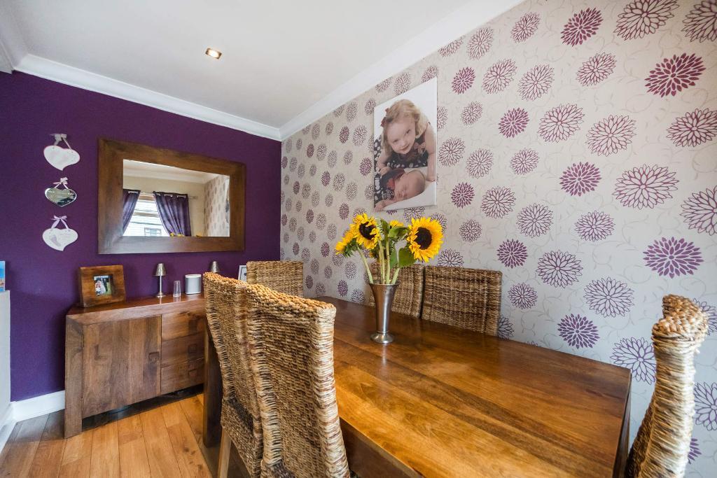 2 Bedroom Upper Cottage Flat For Sale in Kingsheath Avenue, Rutherglen