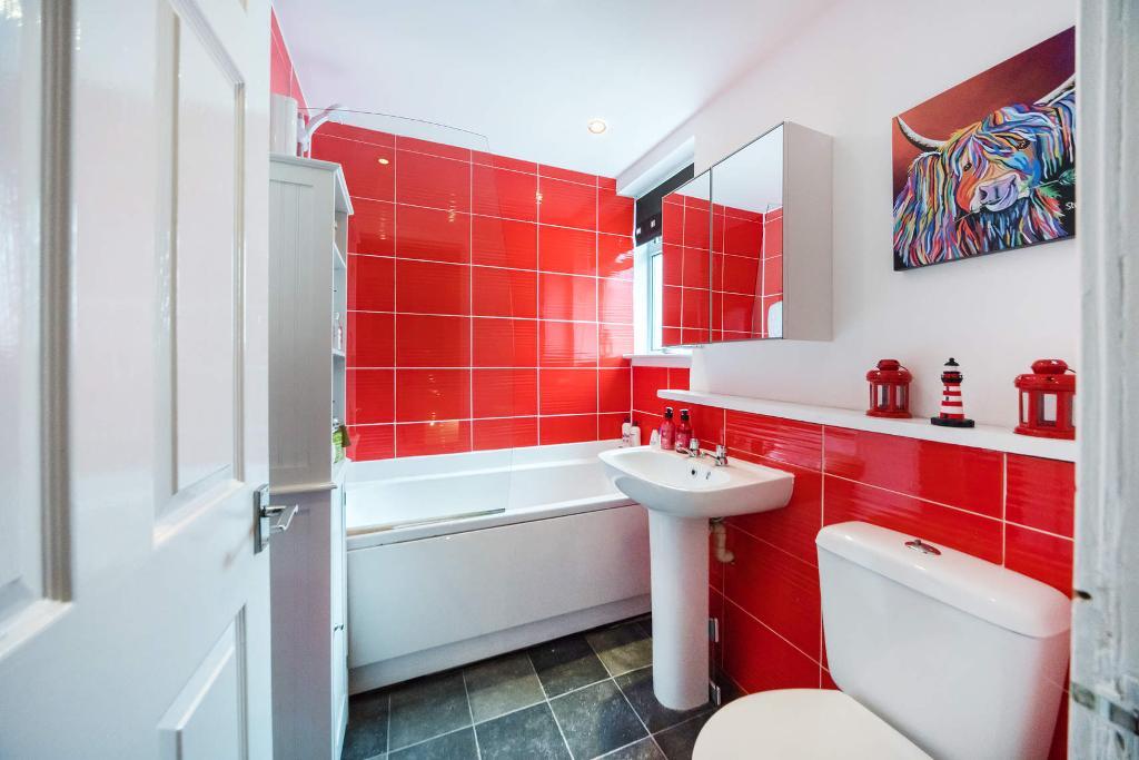 2 Bedroom Upper Cottage Flat For Sale in Kingsheath Avenue, Rutherglen