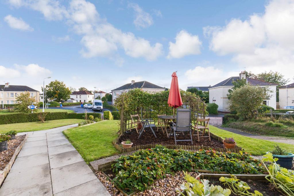 2 Bedroom upper cottage flat For Sale in Morningside Street, Carntyne