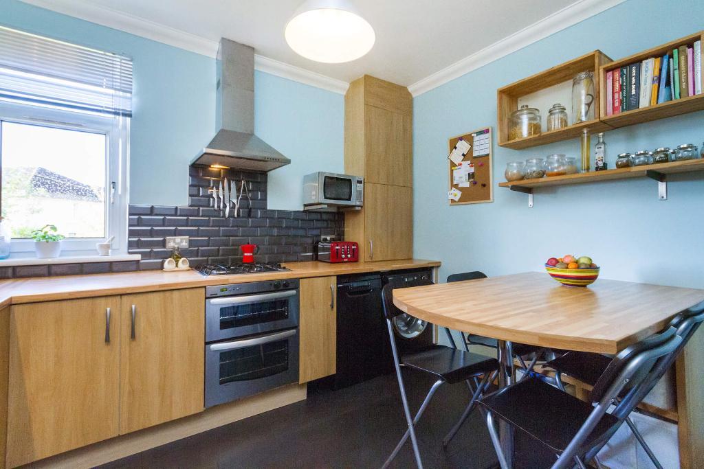 2 Bedroom upper cottage flat For Sale in Morningside Street, Carntyne