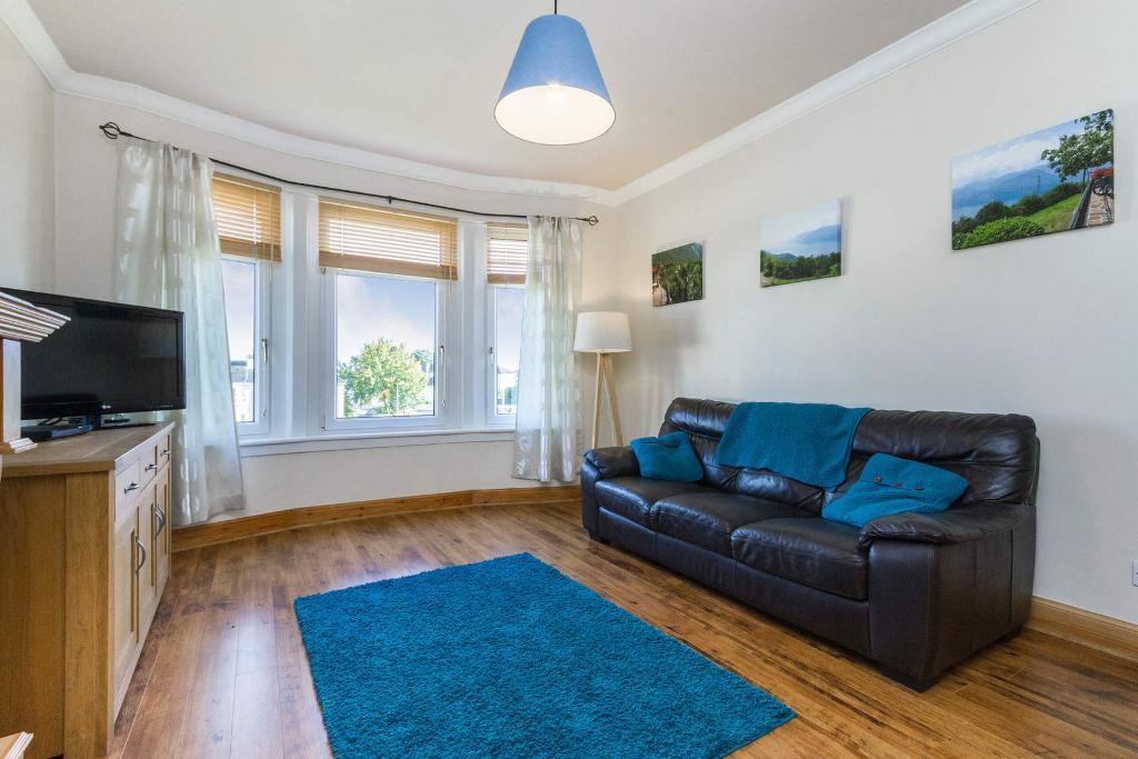2 Bedroom upper cottage flat For Sale in Morningside Street, Carntyne