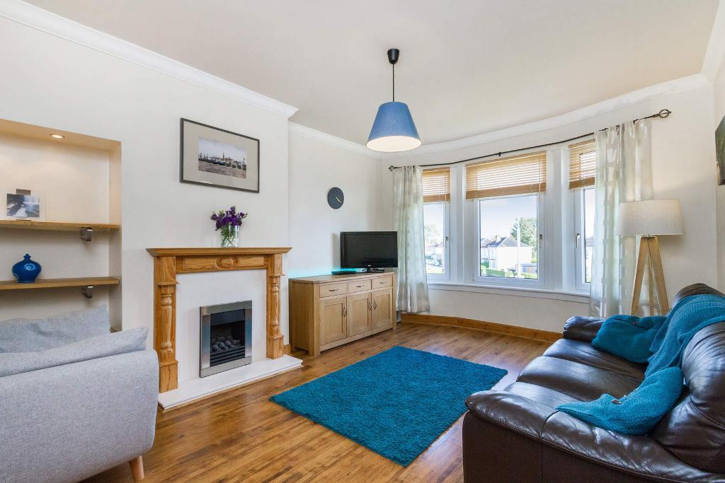 2 Bedroom upper cottage flat For Sale in Morningside Street, Carntyne