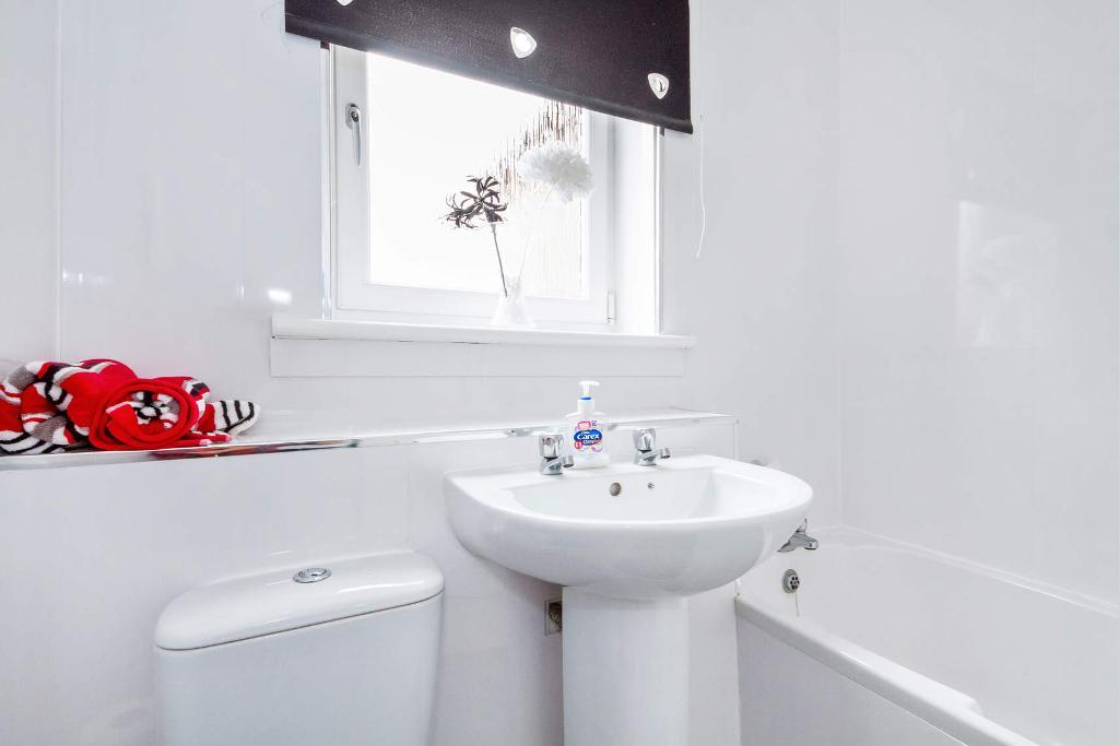 1 Bedroom Flat For Sale in Forbes Drive, Calton, Glasgow, g40 2lf