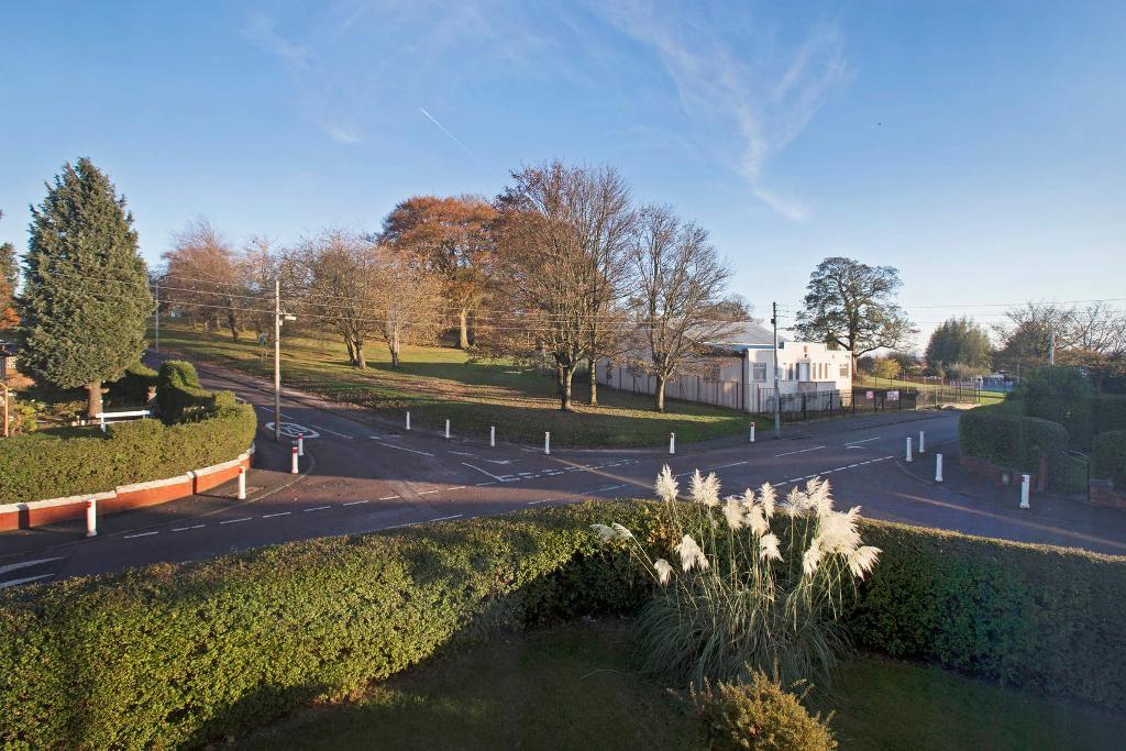 2 Bedroom SemiDetached For Sale in Garrowhill Drive, Garrowhill