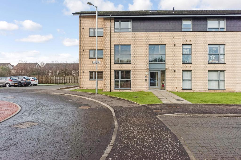 2 Bedroom Flat For Sale in Carradale Crescent, Cumbernauld, Glasgow