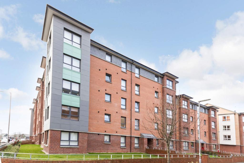 2 Bedroom Flat For Sale in Springfield Gardens, Parkhead, Glasgow