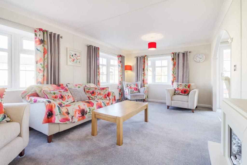 2 Bedroom Residential Park Home For Sale in Village Drive PLOT 40, Red