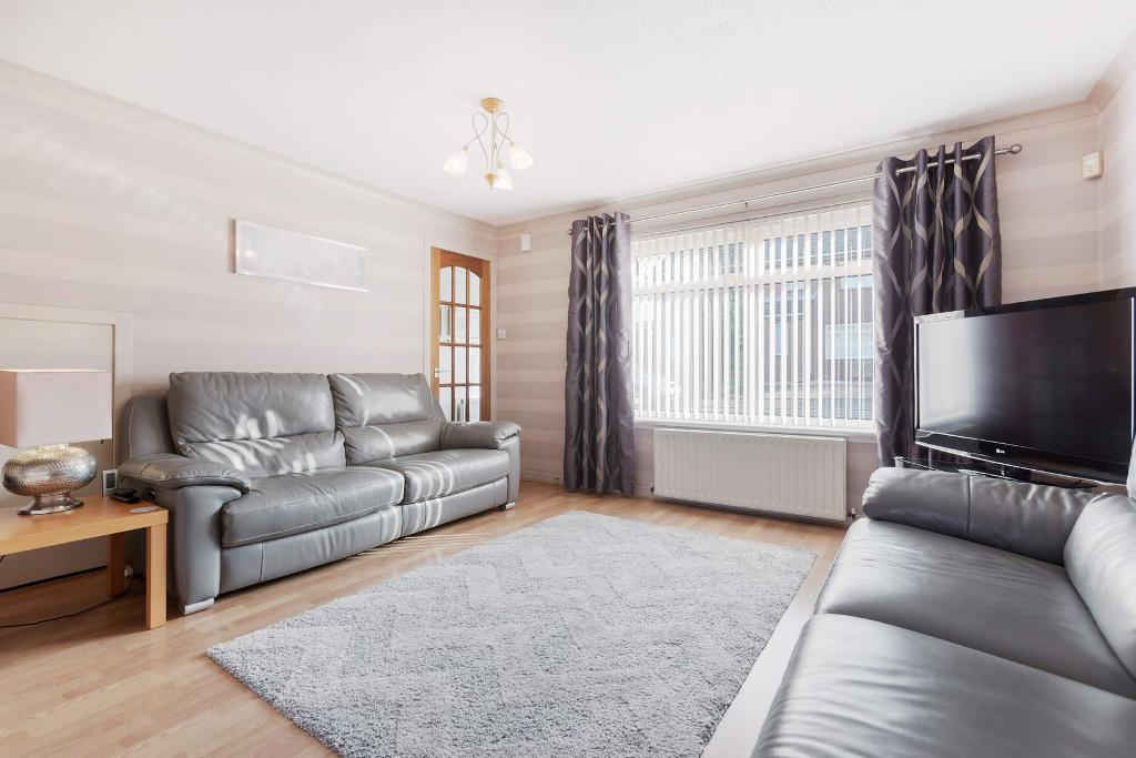 3 Bedroom SemiDetached For Sale in Mossbank Drive, Glasgow, G33 1LS