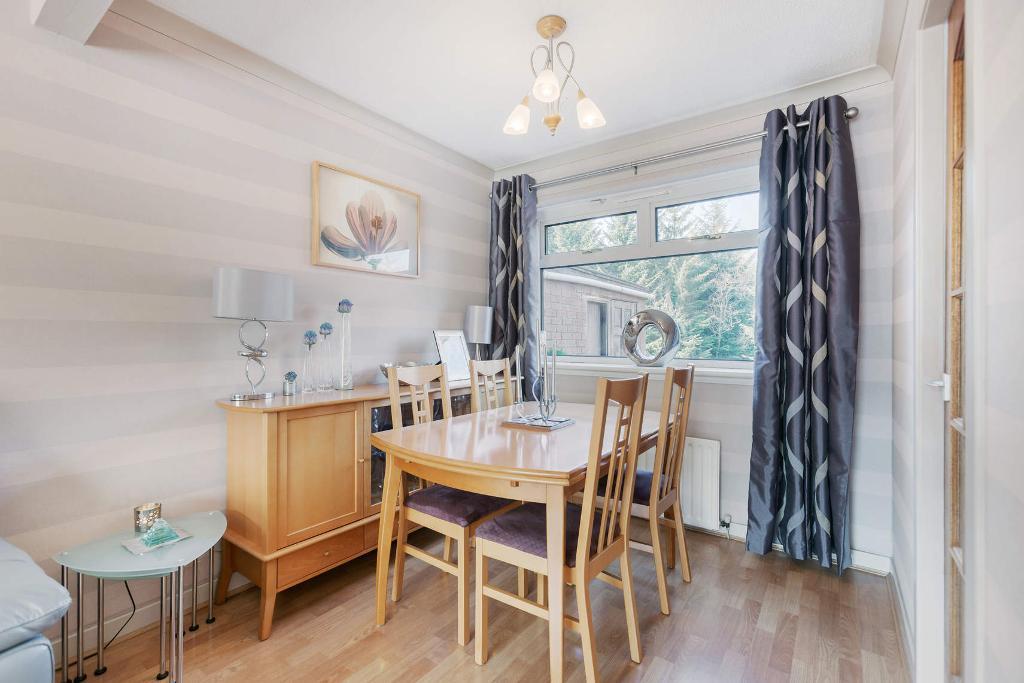 3 Bedroom SemiDetached For Sale in Mossbank Drive, Glasgow, G33 1LS