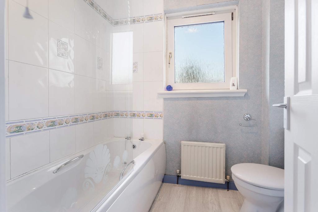 3 Bedroom SemiDetached For Sale in Mossbank Drive, Glasgow, G33 1LS