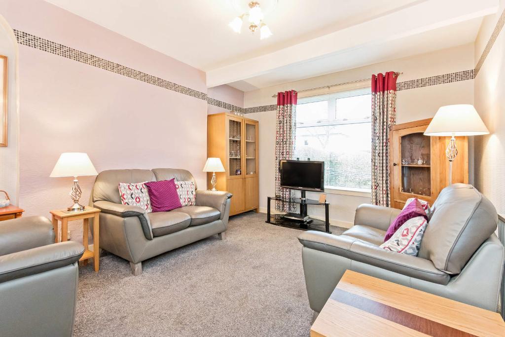4 Bedroom Semi-Detached For Sale in Cumbernauld Road, Riddrie, G33 2QW