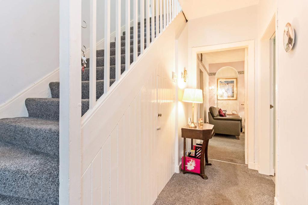 4 Bedroom Semi-Detached For Sale in Cumbernauld Road, Riddrie, G33 2QW