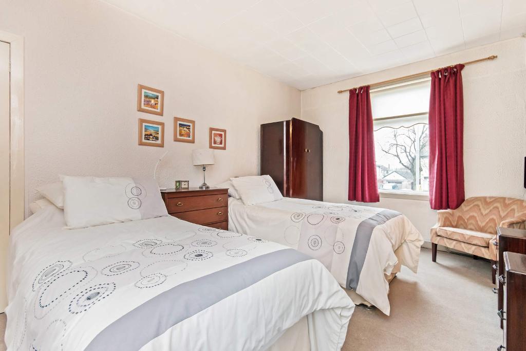 4 Bedroom Semi-Detached For Sale in Cumbernauld Road, Riddrie, G33 2QW