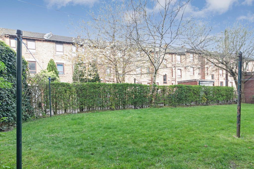 1 Bedroom Flat For Sale in Cumbernauld Road, Glasgow, G33 2EW