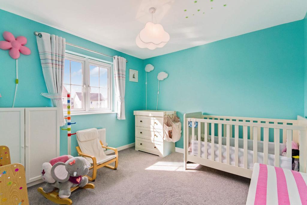 3 Bedroom Detached For Sale in Penicuik Drive, Carntyne, G32 6FD