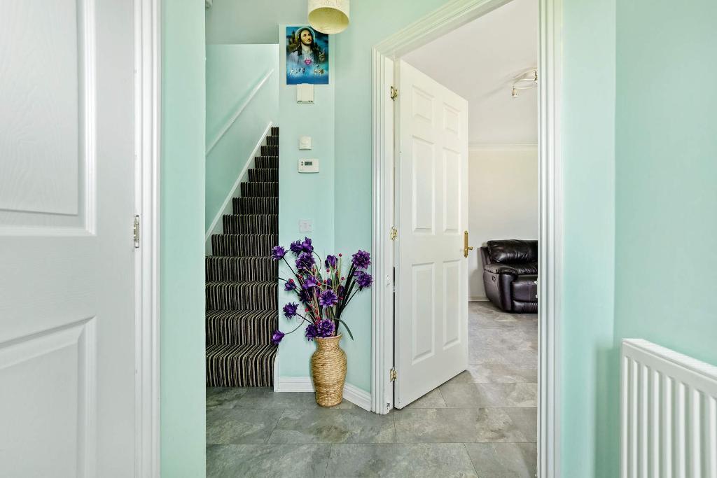 3 Bedroom SemiDetached For Sale in Birch Close, Cambuslang, G72 7LU