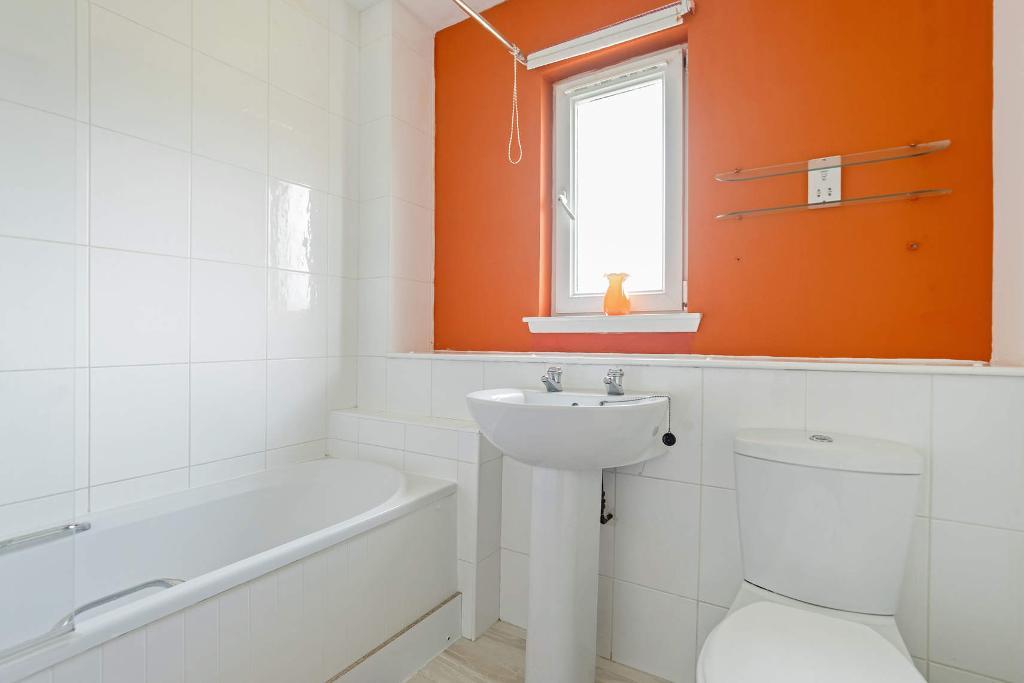 3 Bedroom SemiDetached For Sale in Birch Close, Cambuslang, G72 7LU