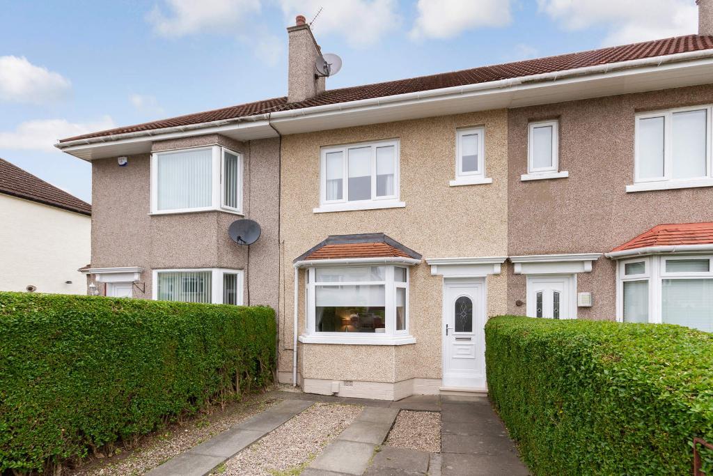3 Bedroom Mid Terraced For Sale in Garrowhill Drive, Glasgow, G69 6NN
