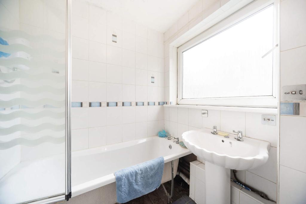 4 Bedroom Flat For Sale in St Mungo Ave, Townhead, Glasgow, G4 0PH