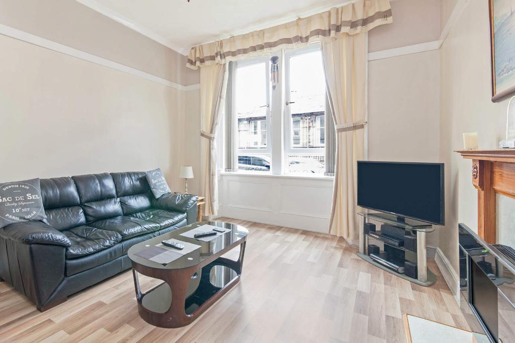 2 Bedroom Ground Floor Flat For Sale in Roslea Drive, Dennistoun