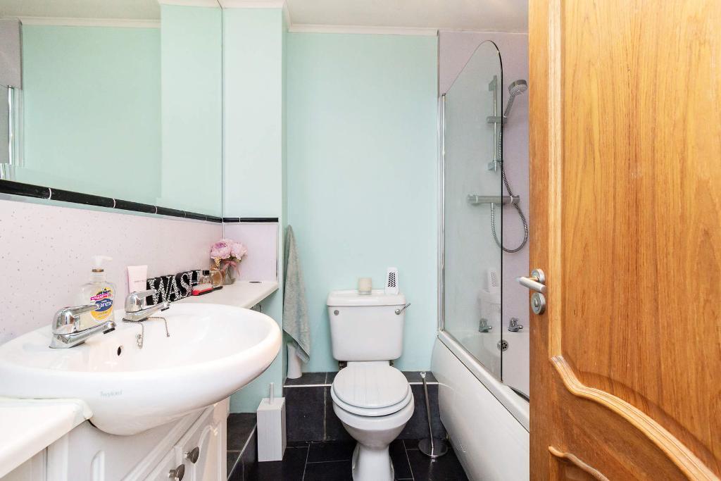 2 Bedroom End Terraced For Sale in Springhill Farm Road, Baillieston