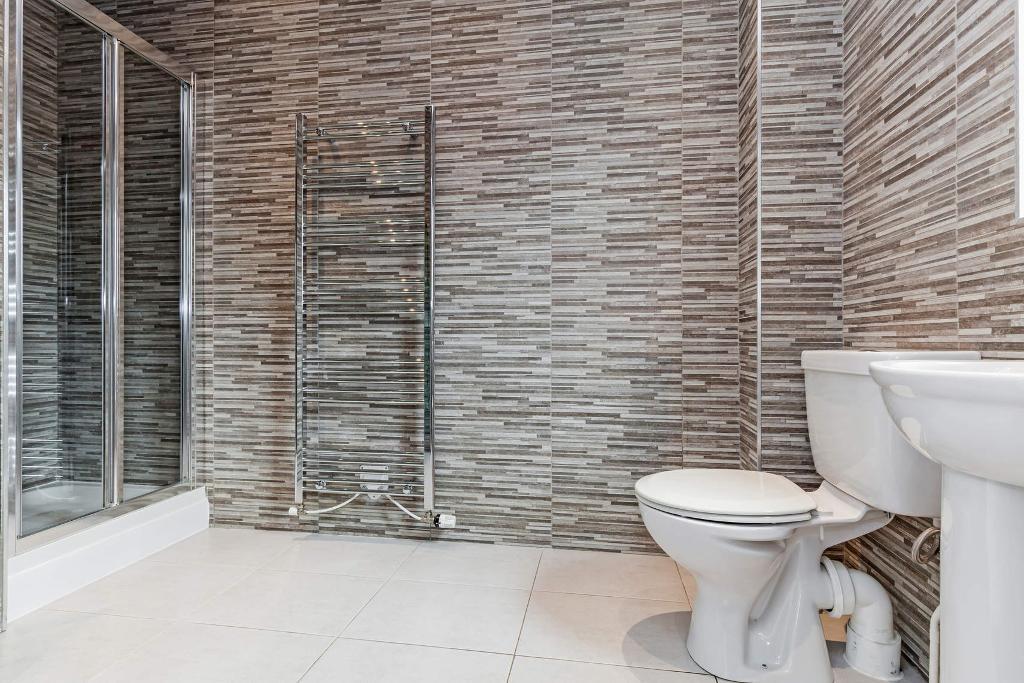 5 Bedroom Detached For Sale in Broomhouse Crescent, Uddingston, G71 7RE