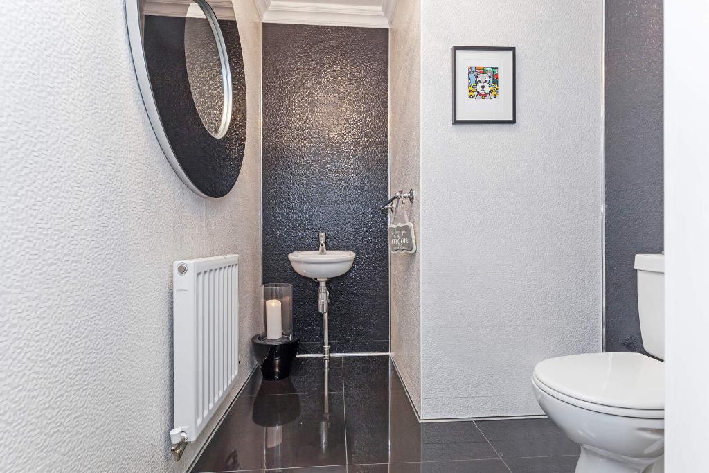 5 Bedroom Detached For Sale in Broomhouse Crescent, Uddingston, G71 7RE