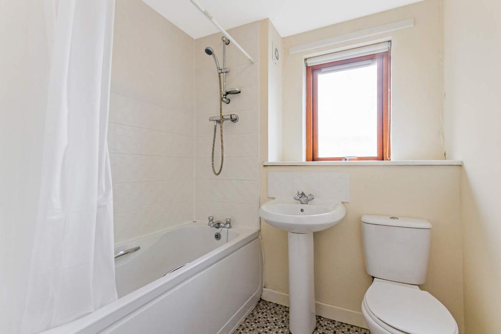 2 Bedroom Flat For Sale in Dalmarnock Drive, Bridgeton, G40 4LS