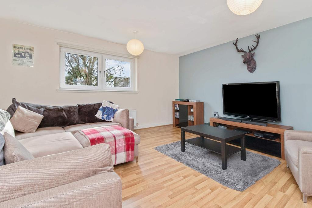 2 Bedroom Flat For Sale in Viewmount Drive, Maryhill, Glasgow, G20 0LS