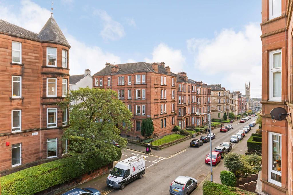 2 Bedroom Flat For Sale in Whitehill Street, Dennistoun, Glasgow, G31 2LS