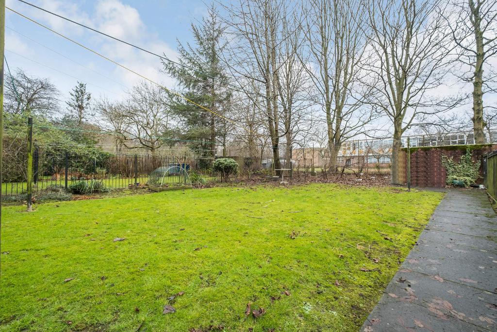 1 Bedroom Ground Floor Flat For Sale in Kennyhill Square, Glasgow, G31 3LW