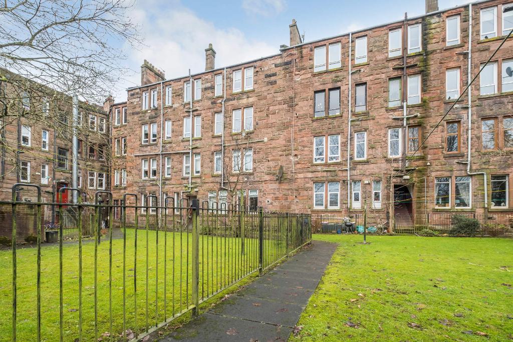 1 Bedroom Ground Floor Flat For Sale in Kennyhill Square, Glasgow, G31 3LW