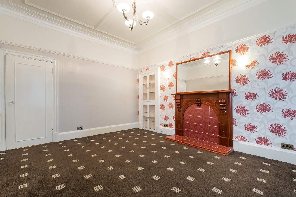 1 Bedroom Ground Floor Flat For Sale in Kennyhill Square, Glasgow, G31 3LW