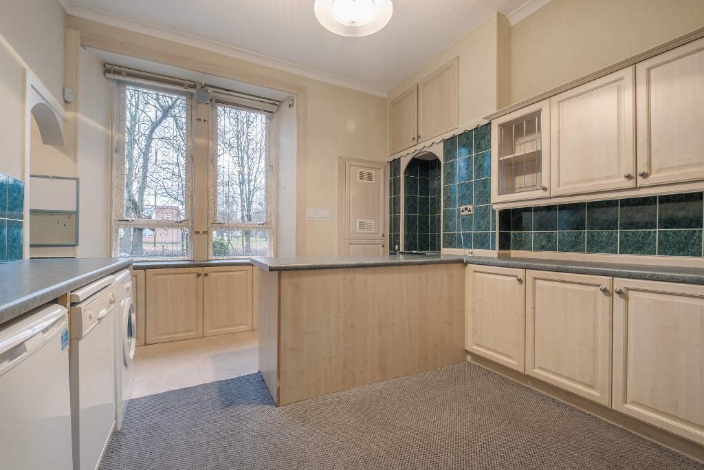 1 Bedroom Ground Floor Flat For Sale in Kennyhill Square, Glasgow, G31 3LW