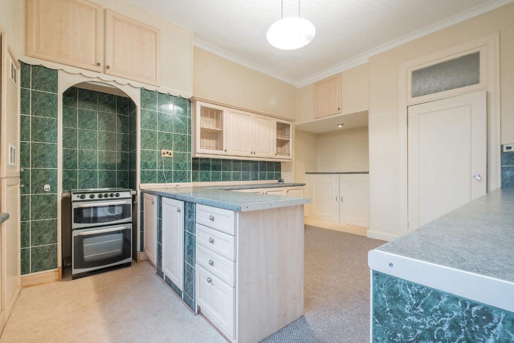 1 Bedroom Ground Floor Flat For Sale in Kennyhill Square, Glasgow, G31 3LW