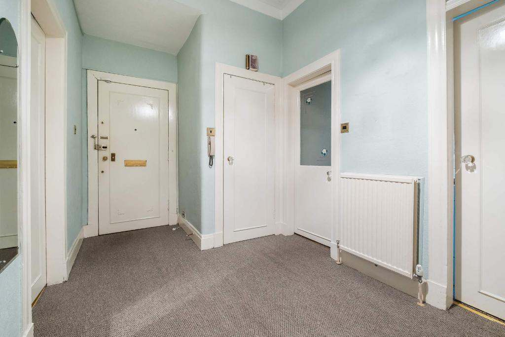 1 Bedroom Ground Floor Flat For Sale in Kennyhill Square, Glasgow, G31 3LW