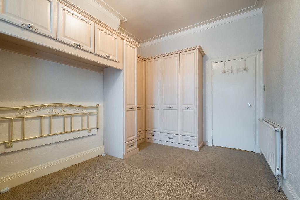 1 Bedroom Ground Floor Flat For Sale in Kennyhill Square, Glasgow, G31 3LW